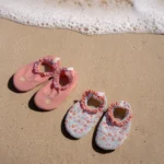 LITTLE DUTCH. Παιδικά παπουτσάκια θαλάσσης Sunny Flowers Rouge